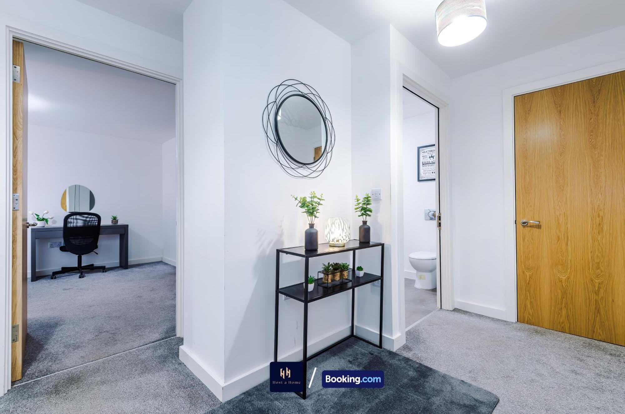 Apartment Large 2 Bedroom With Balcony By Host A *
