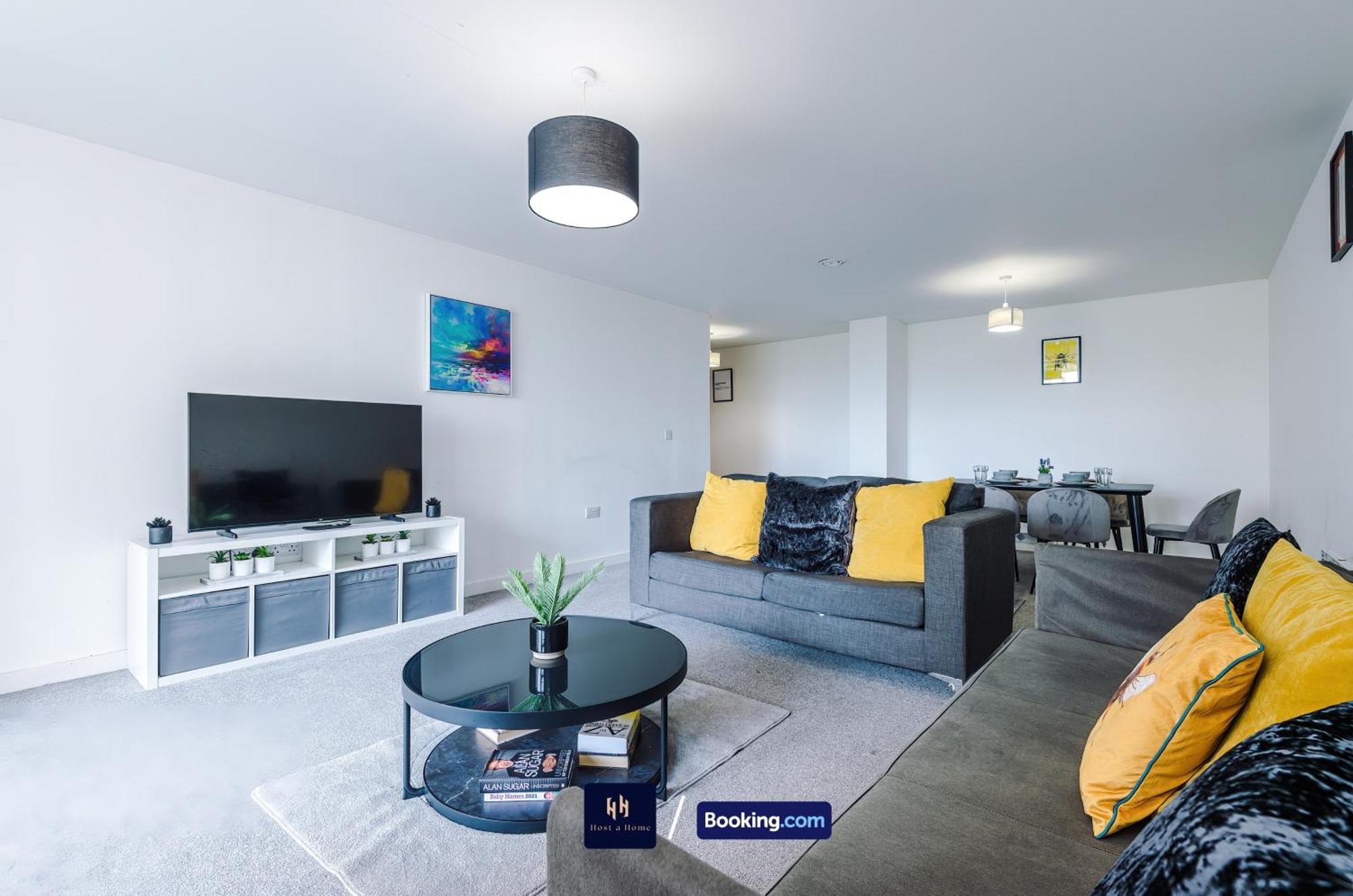 Large 2 Bedroom With Balcony By Host A *