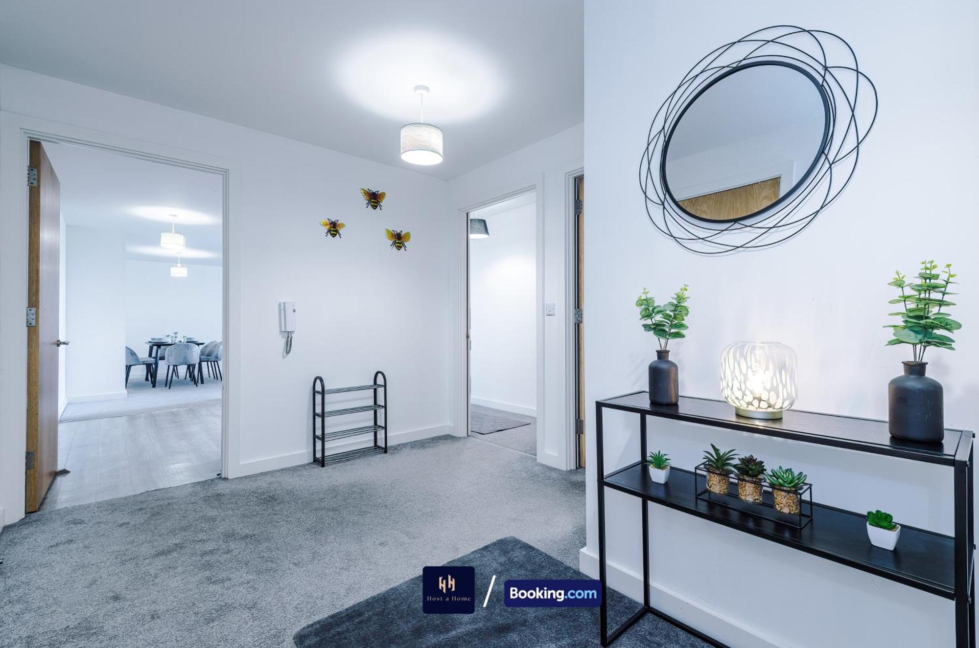Large 2 Bedroom With Balcony By Host A * Manchester