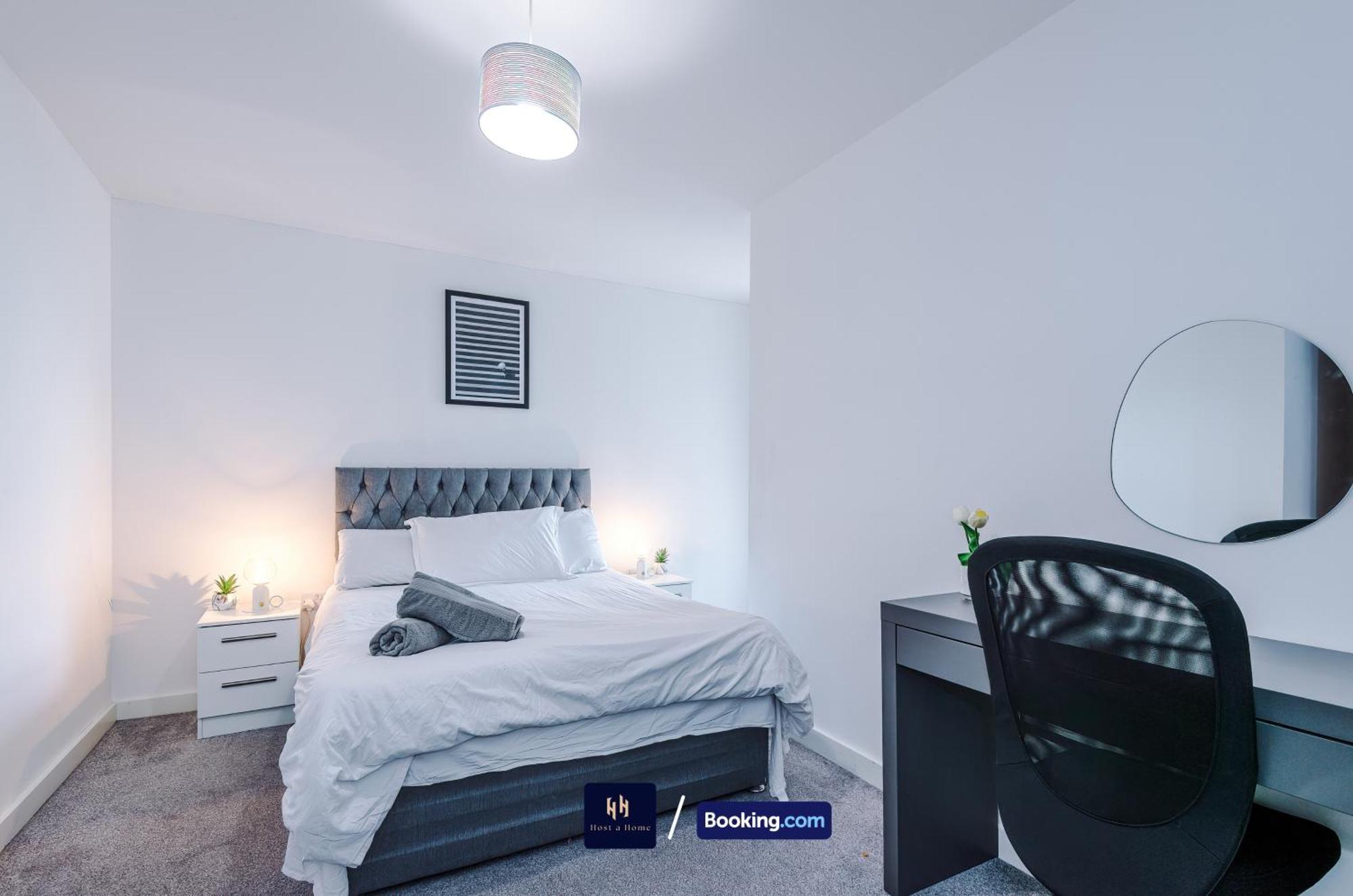 Apartment Large 2 Bedroom With Balcony By Host A