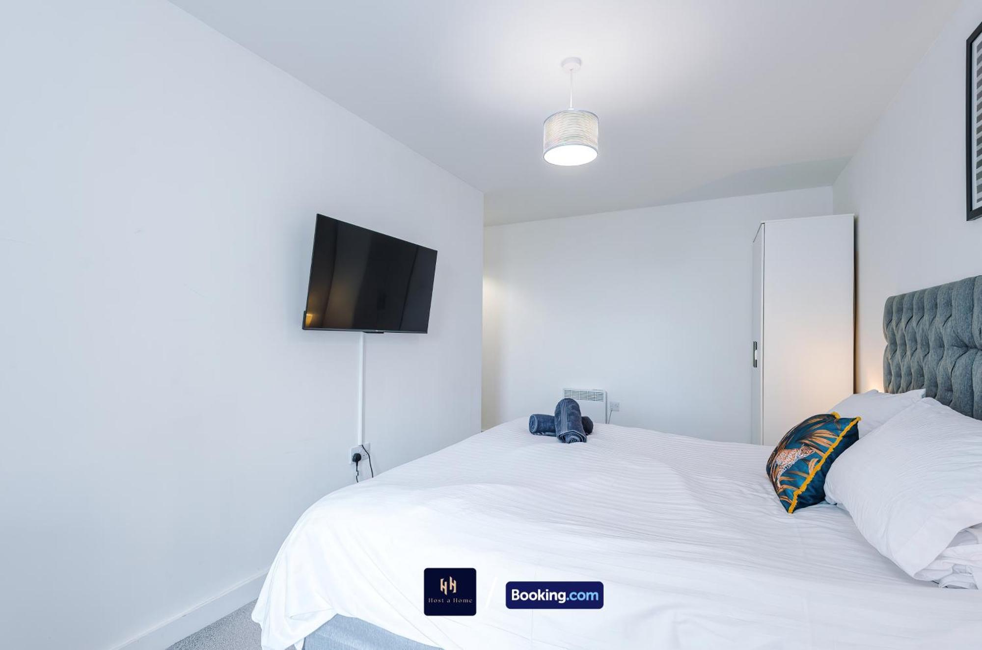 Apartment Large 2 Bedroom With Balcony By Host A *