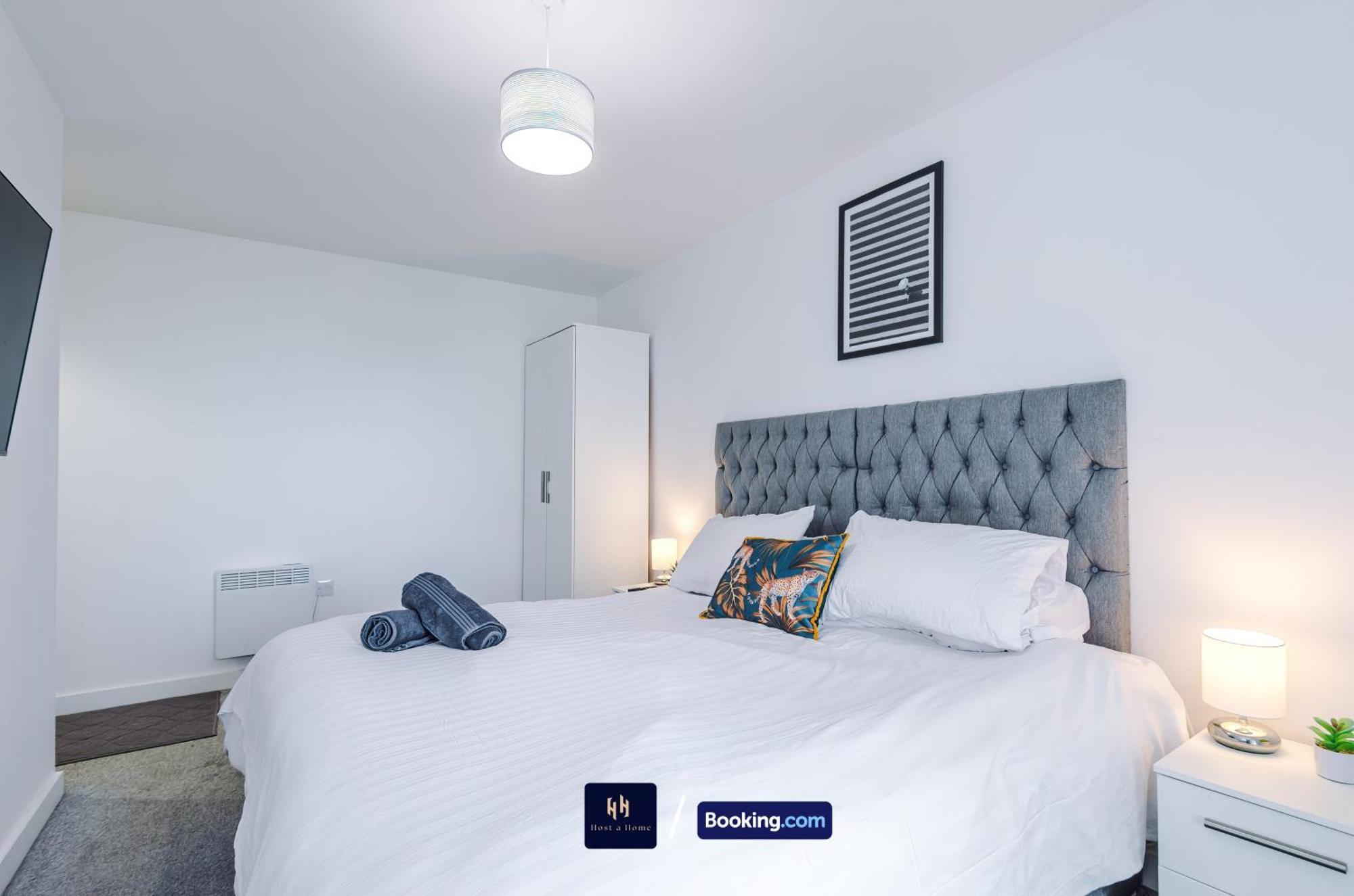 Apartment Large 2 Bedroom With Balcony By Host A *
