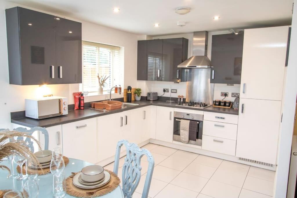 Coop Arena Luxurious Townhouse Holiday home