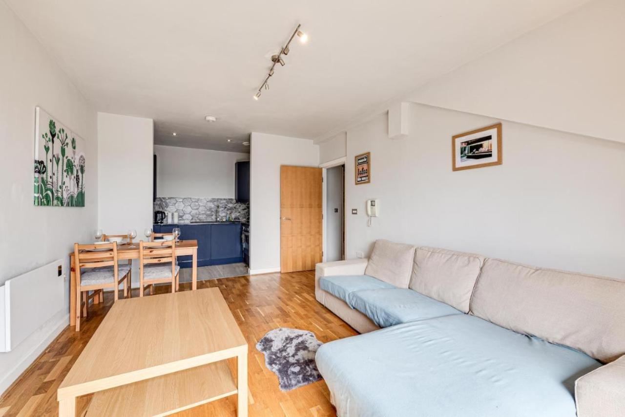 Large 2 Bed 2 Bath * Manchester