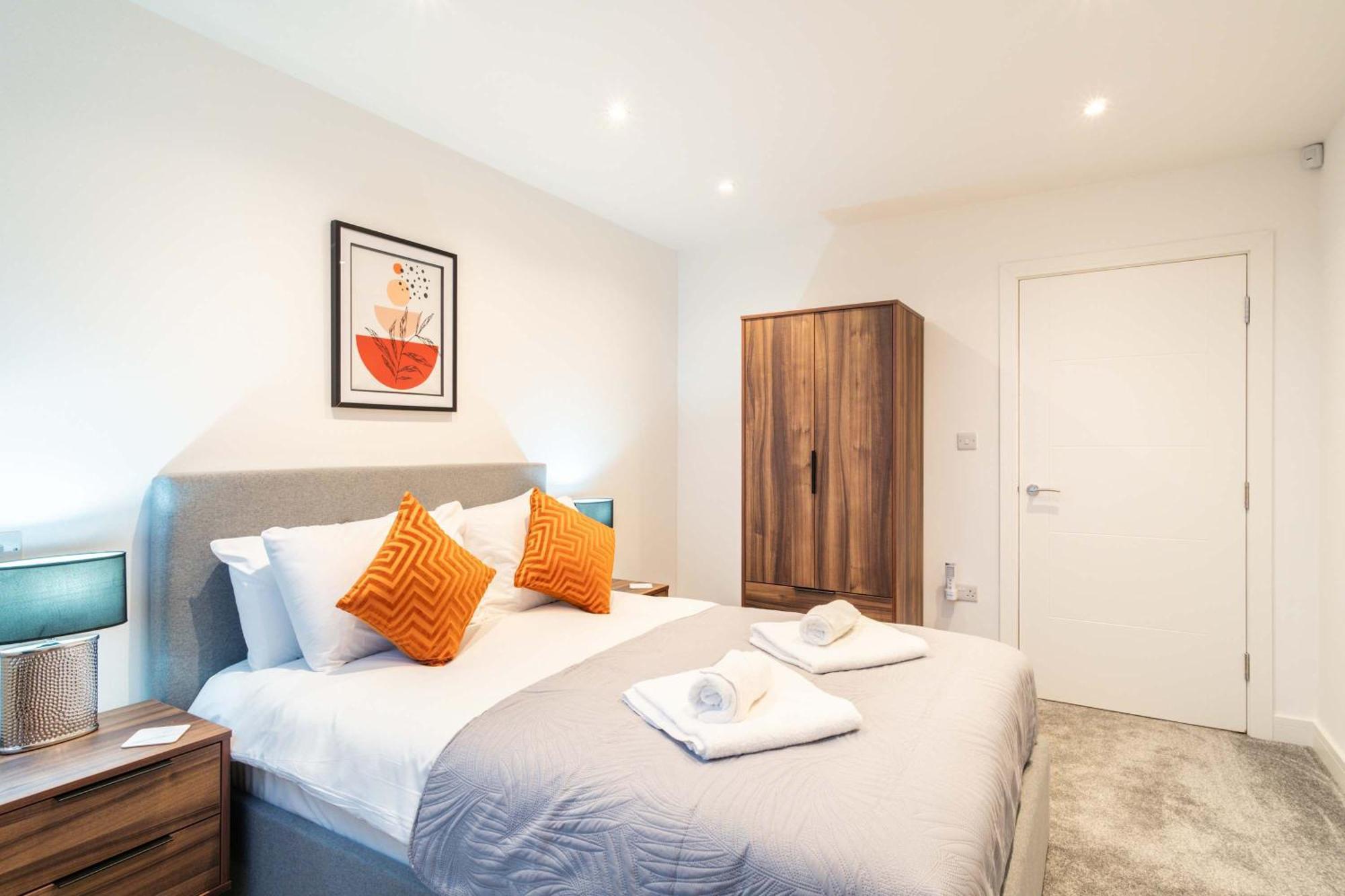 Modern 2 Bed Close To Etihad Apartment