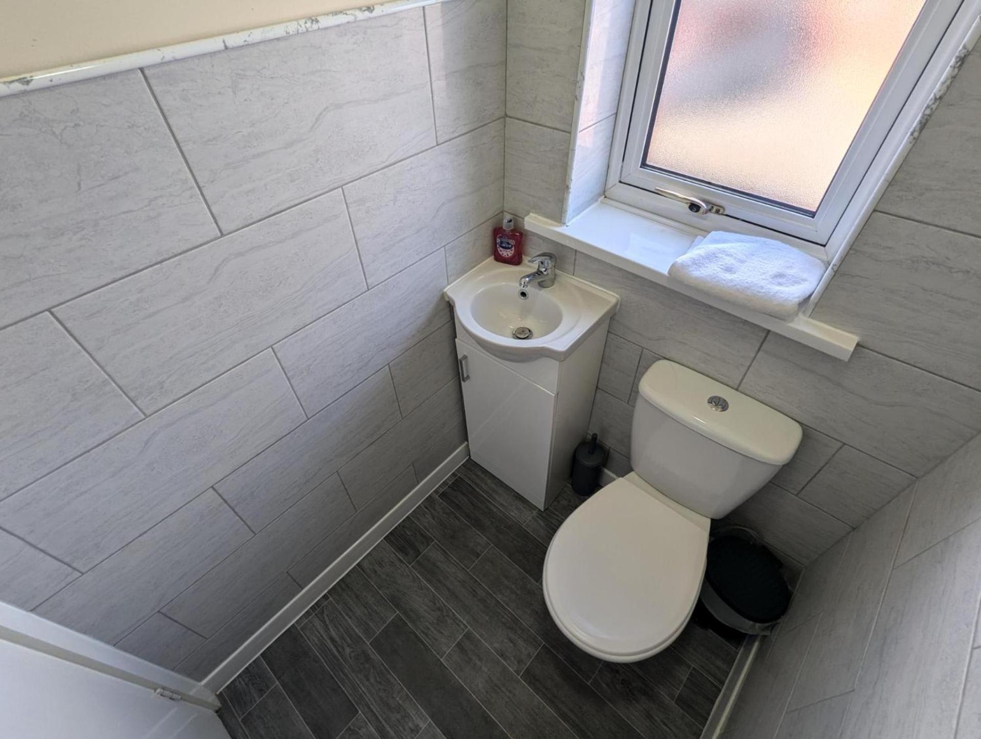 Spacious Powell Sleeps 11 6 Bed 1 5 Bath Holiday home Manchester