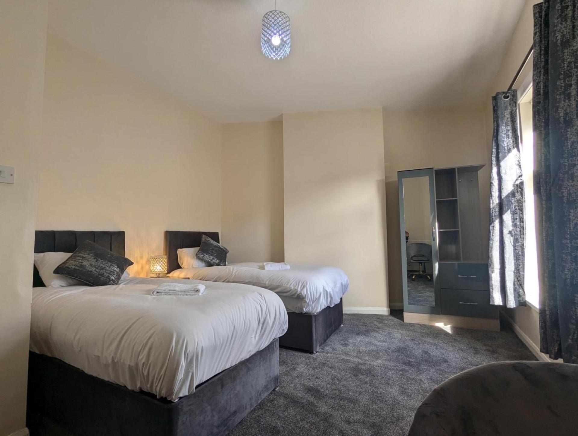 Spacious Powell Sleeps 11 6 Bed 1 5 Bath Manchester