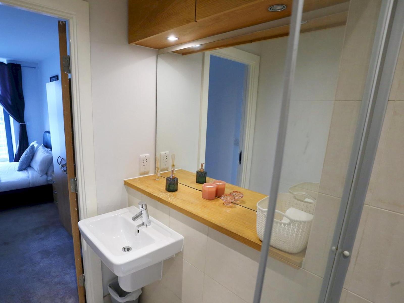 Pass The Keys Stunning Views Canal Side Flat With Free Parking Apartment *