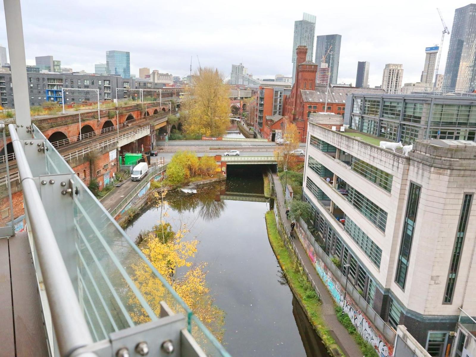 Pass The Keys Stunning Views Canal Side Flat With Free Parking Apartment *