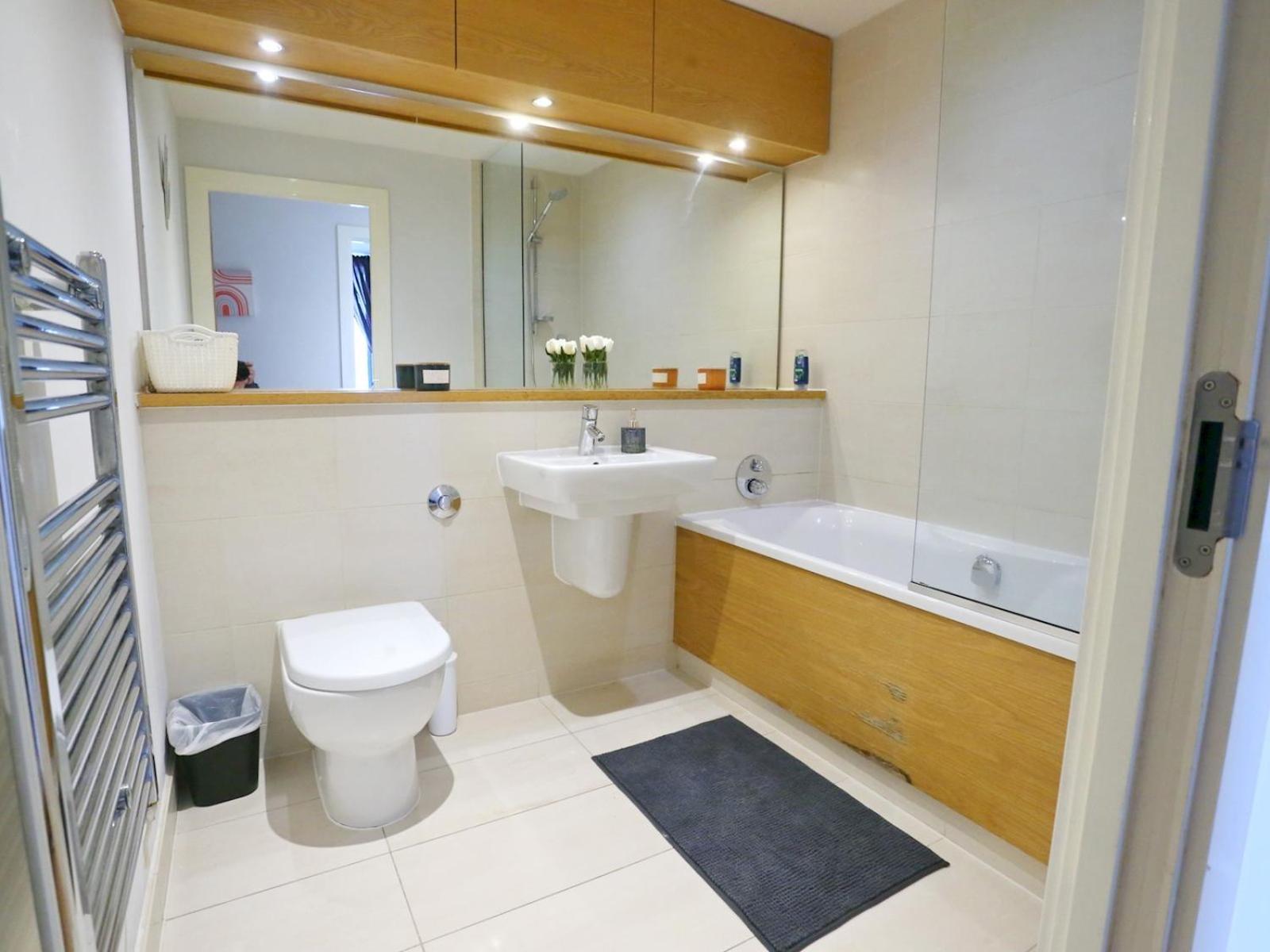 Pass The Keys Stunning Views Canal Side Flat With Free Parking Apartment Manchester
