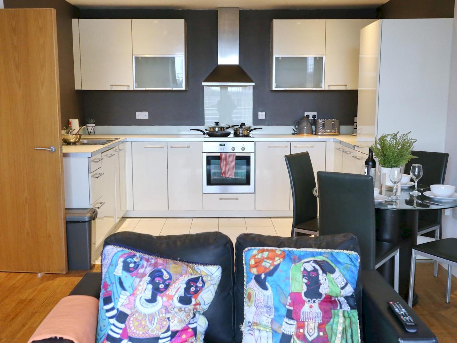 Pass The Keys Stunning Views Canal Side Flat With Free Parking Apartment *