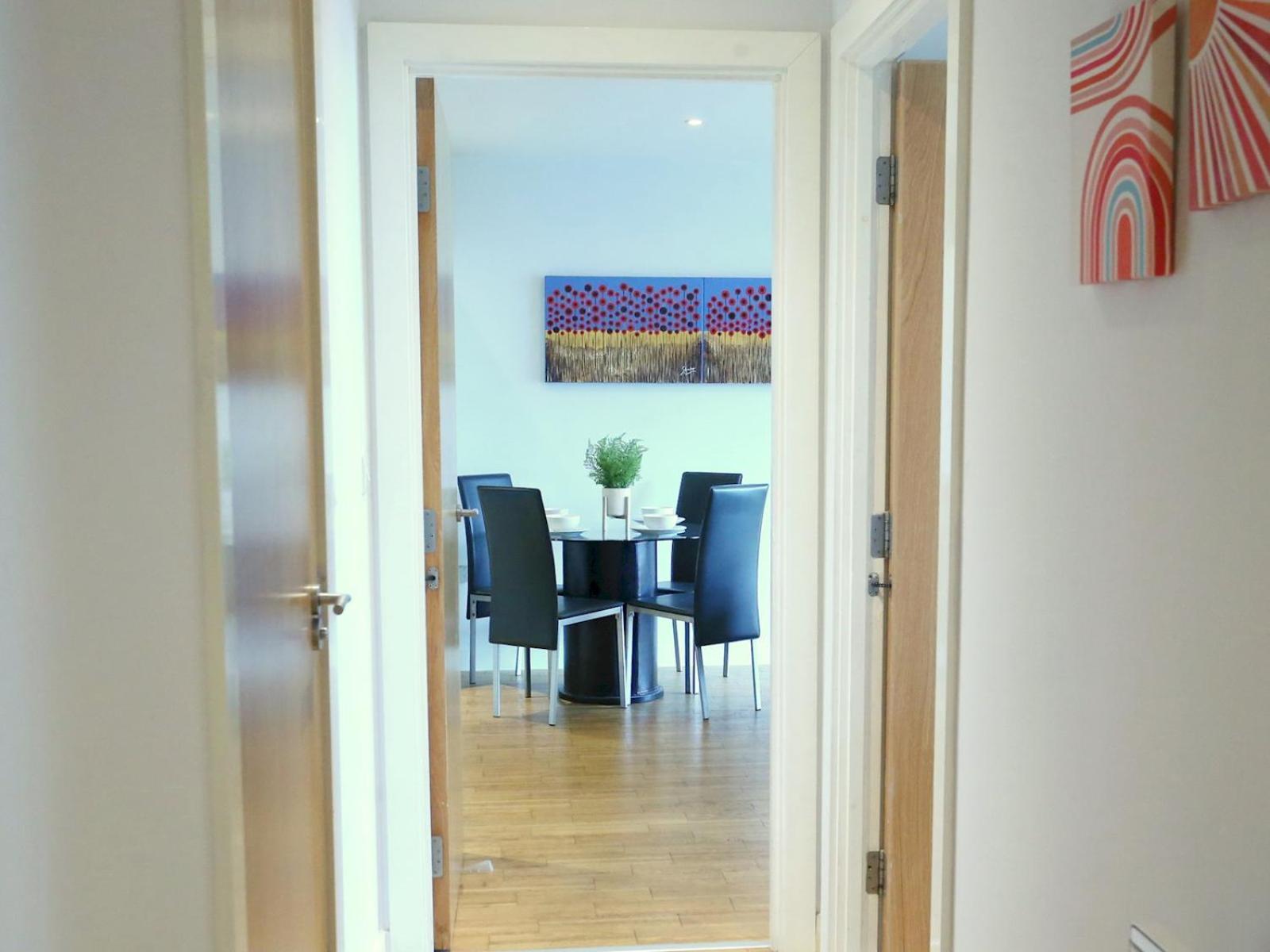 Pass The Keys Stunning Views Canal Side Flat With Free Parking *