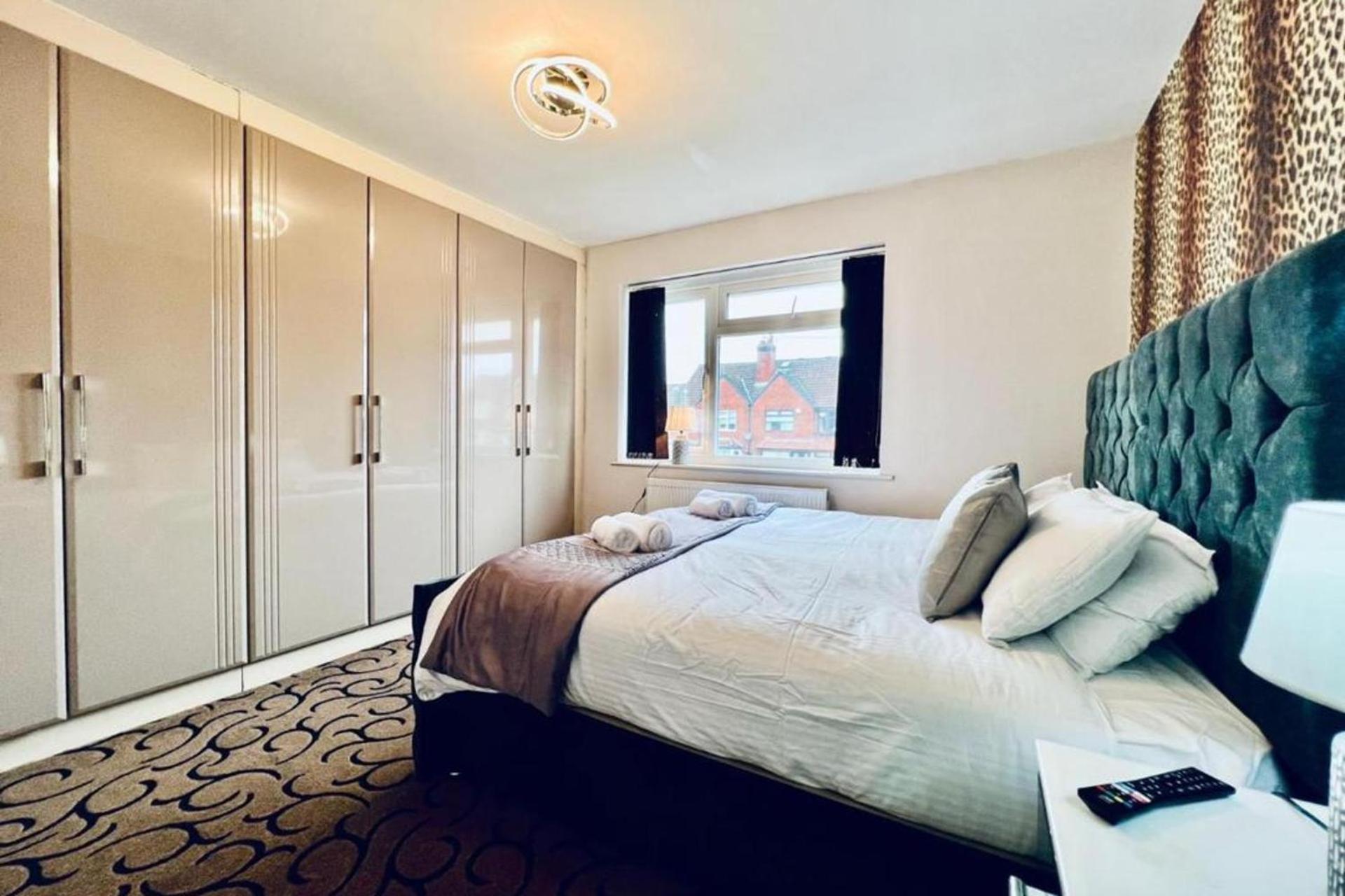 Sweet - Spacious 7br House Manchester