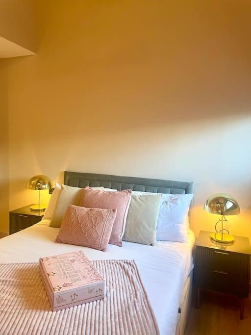 Pretty Pink Posh Penthouse Apartment Manchester