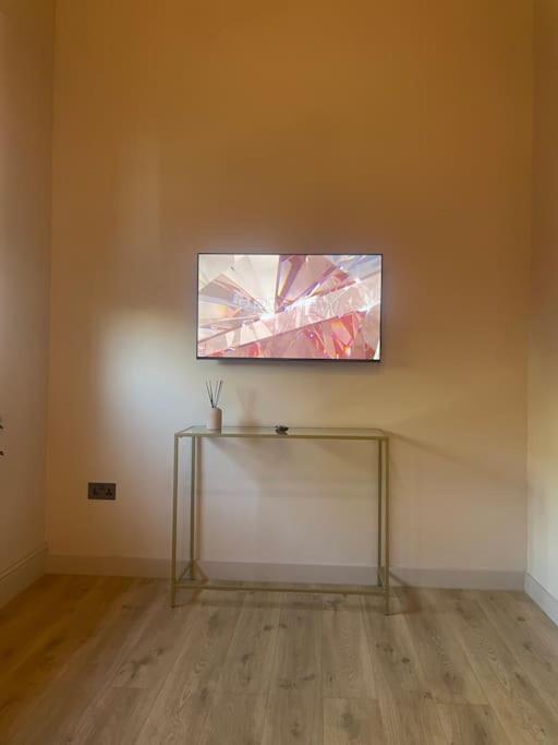 Pretty Pink Posh Penthouse Apartment Manchester