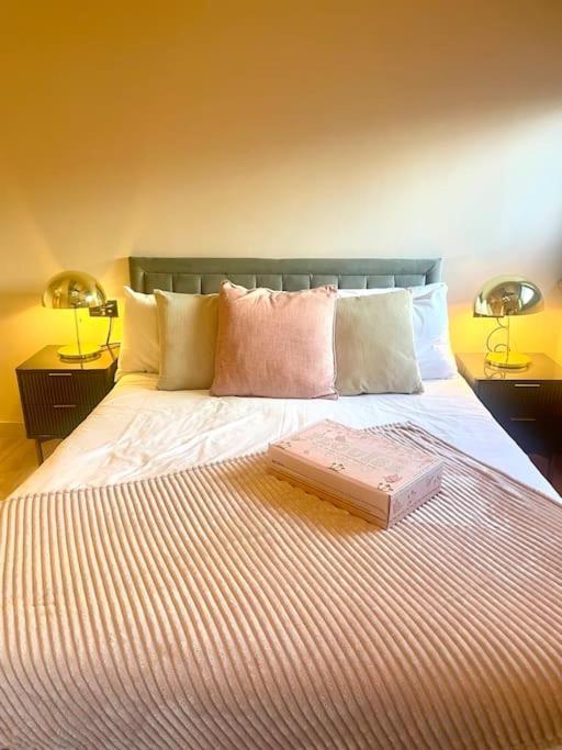 Pretty Pink Posh Penthouse * Manchester