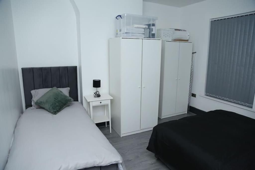 Holiday home Full, Modern Family House In Salford