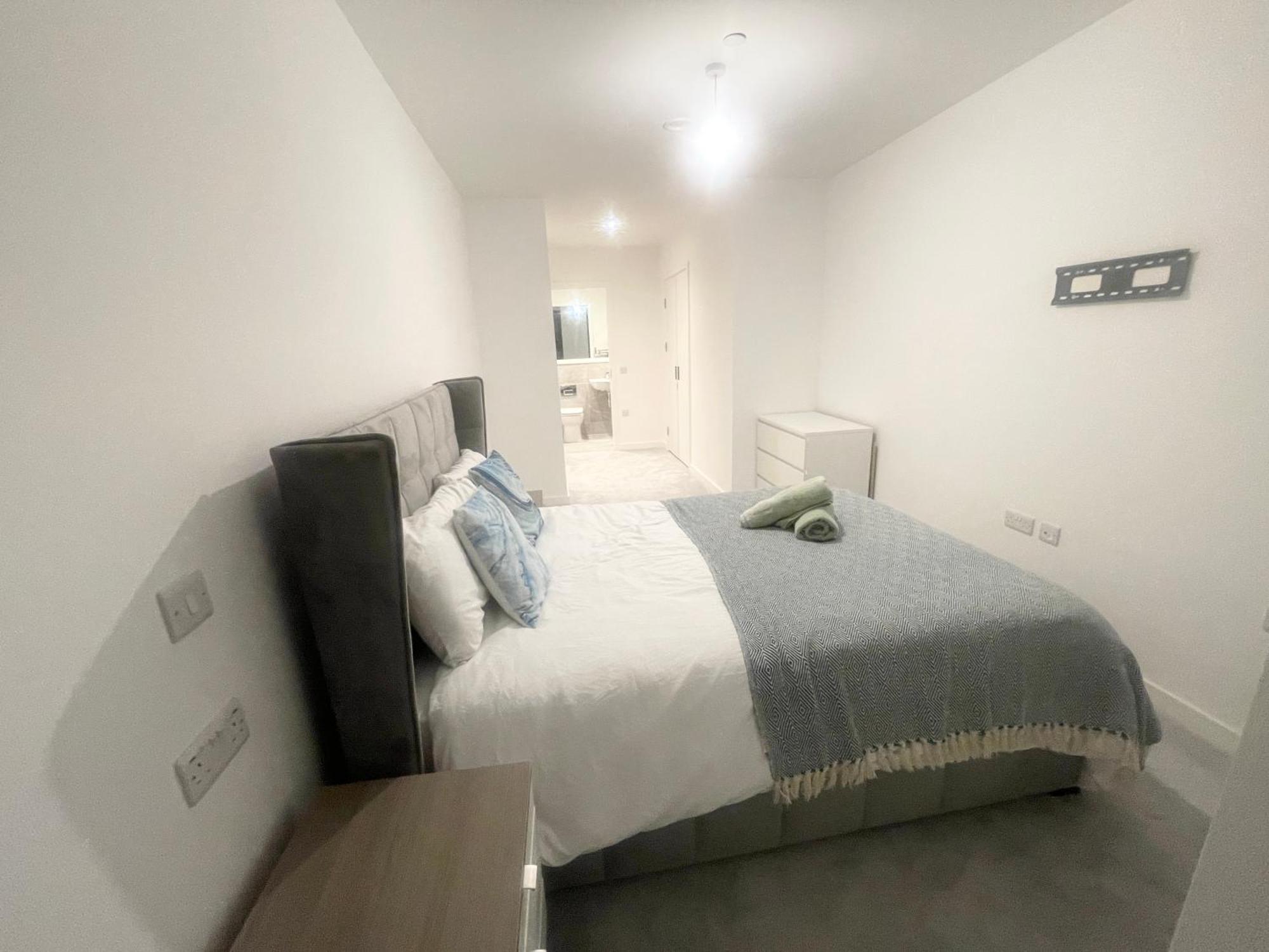 Apartment 2 Bedroom Nq *