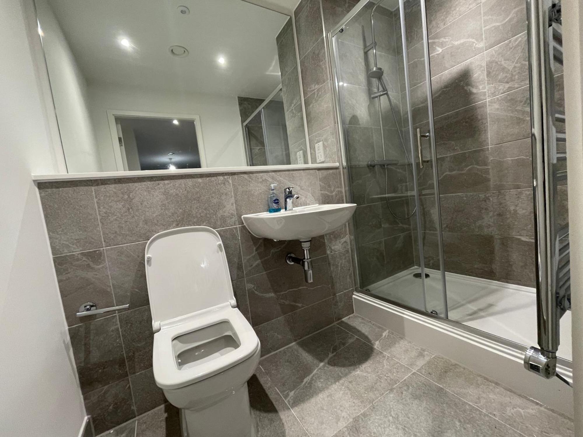 2 Bedroom Nq * Manchester