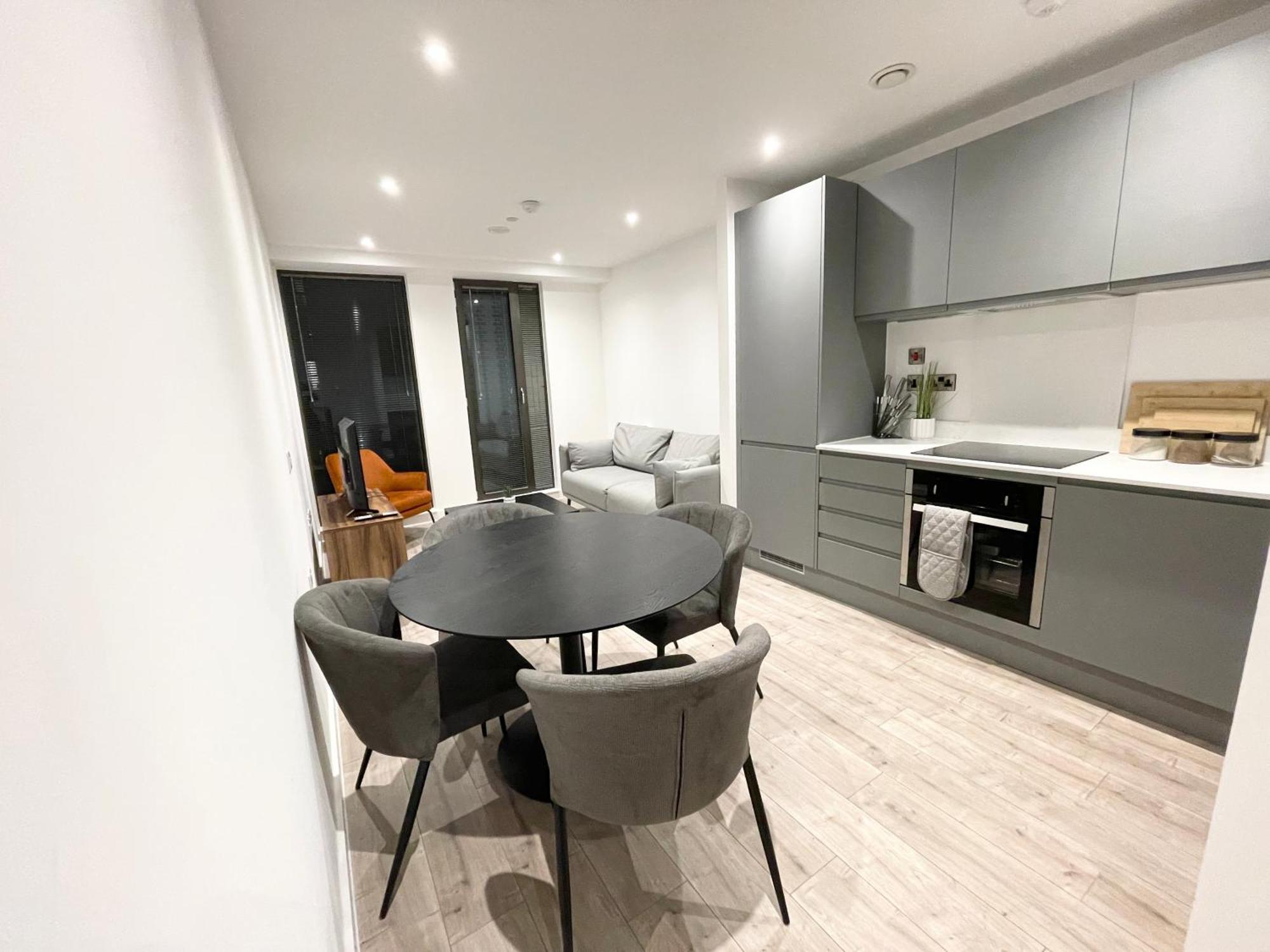 Apartment 2 Bedroom Nq *