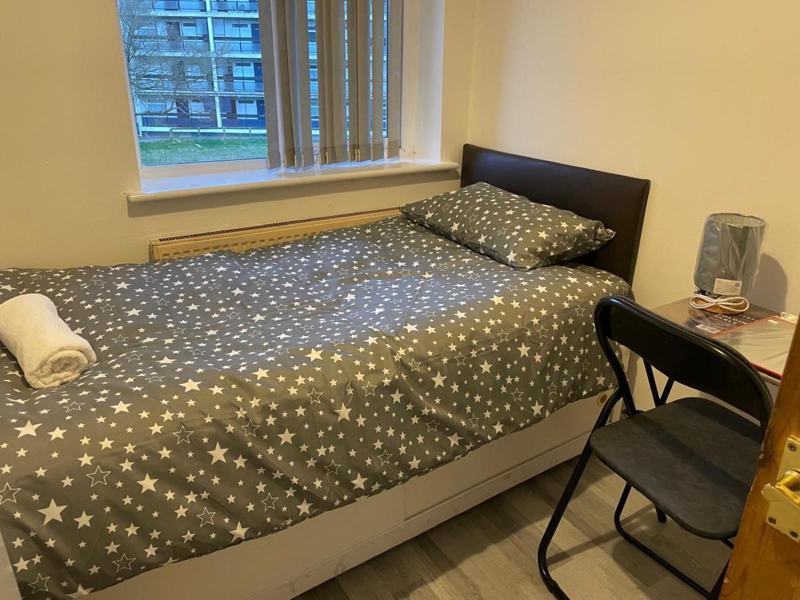 Deluxe Double Bedroom * Manchester