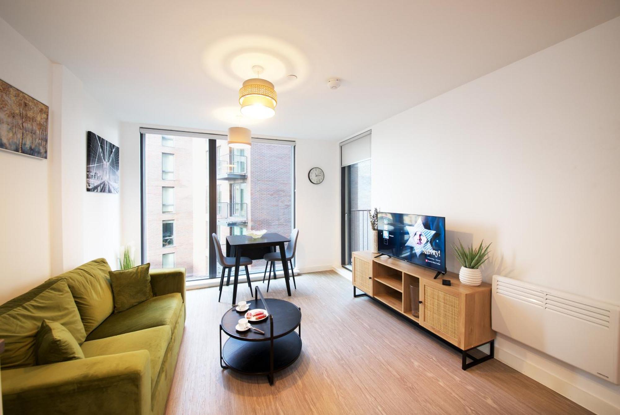 Modern 1-bed Near Centre, Arndale, Spinningfields, Mediacityuk, Old Trafford & Etihad, Sleeps 4, Netflix, Gym, Balcony, Nespresso Machine, Perfect For Long & Short Stays, Leisure, Contractors & Professionals! Apartment Manchester