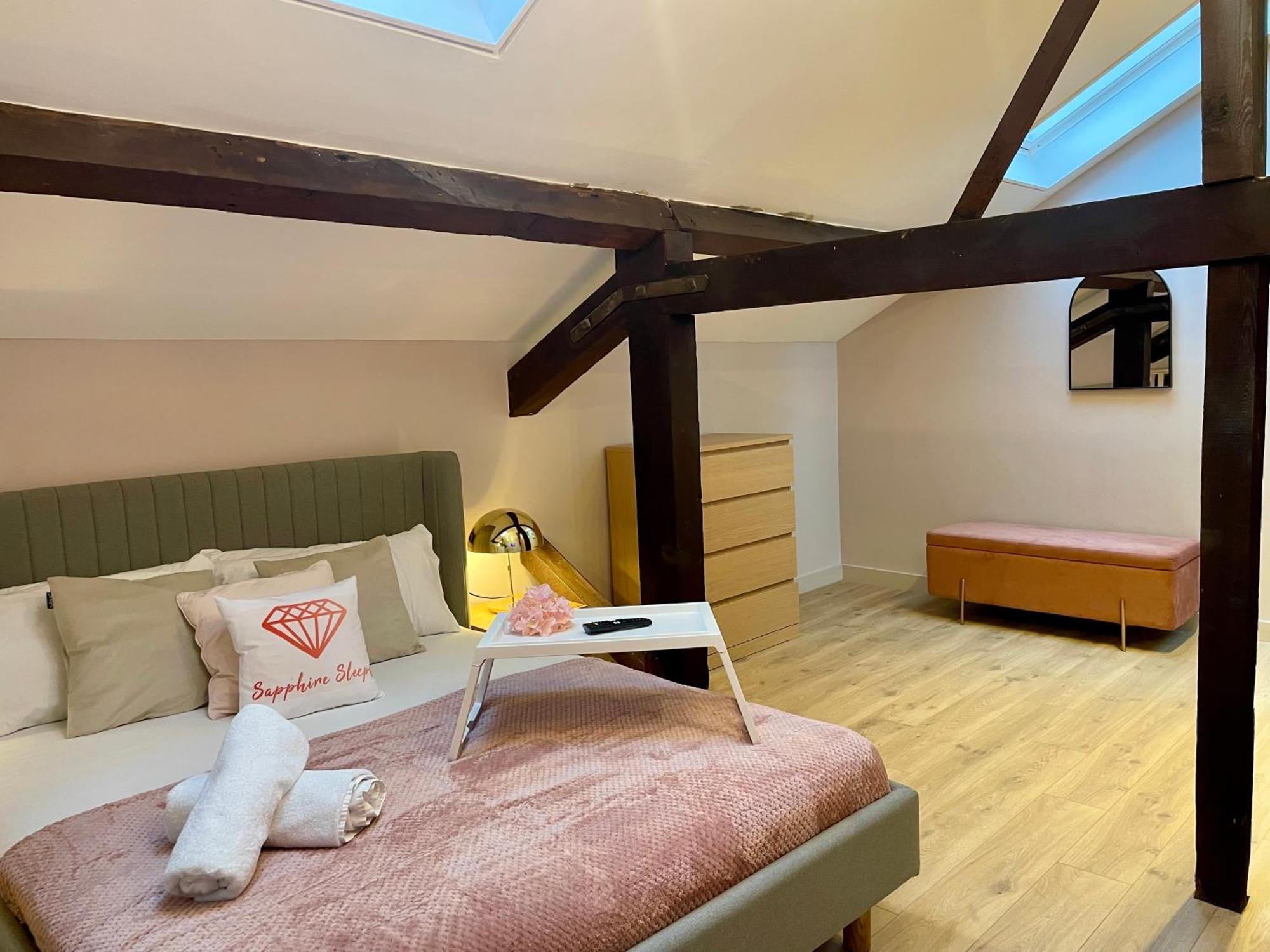 Pretty Pink Posh Penthouse Apartment Manchester