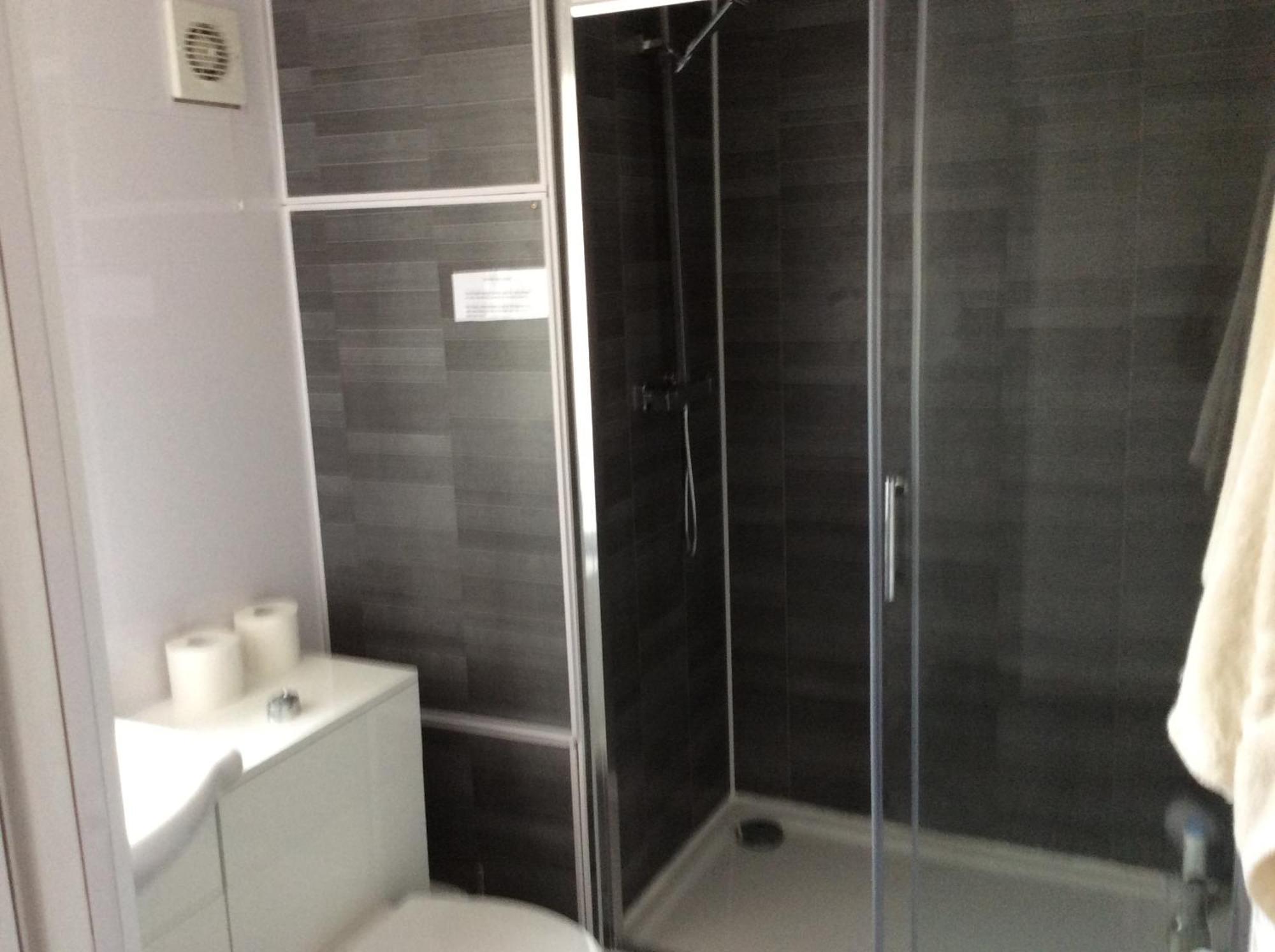 5 Bedrm Hse! Ev! & Nr Citycentre! *