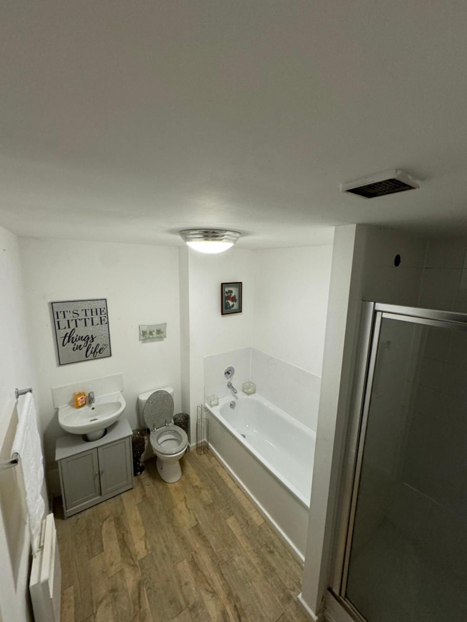 Apartment Walking Distance From Etihad And Coop Arena Parking Free