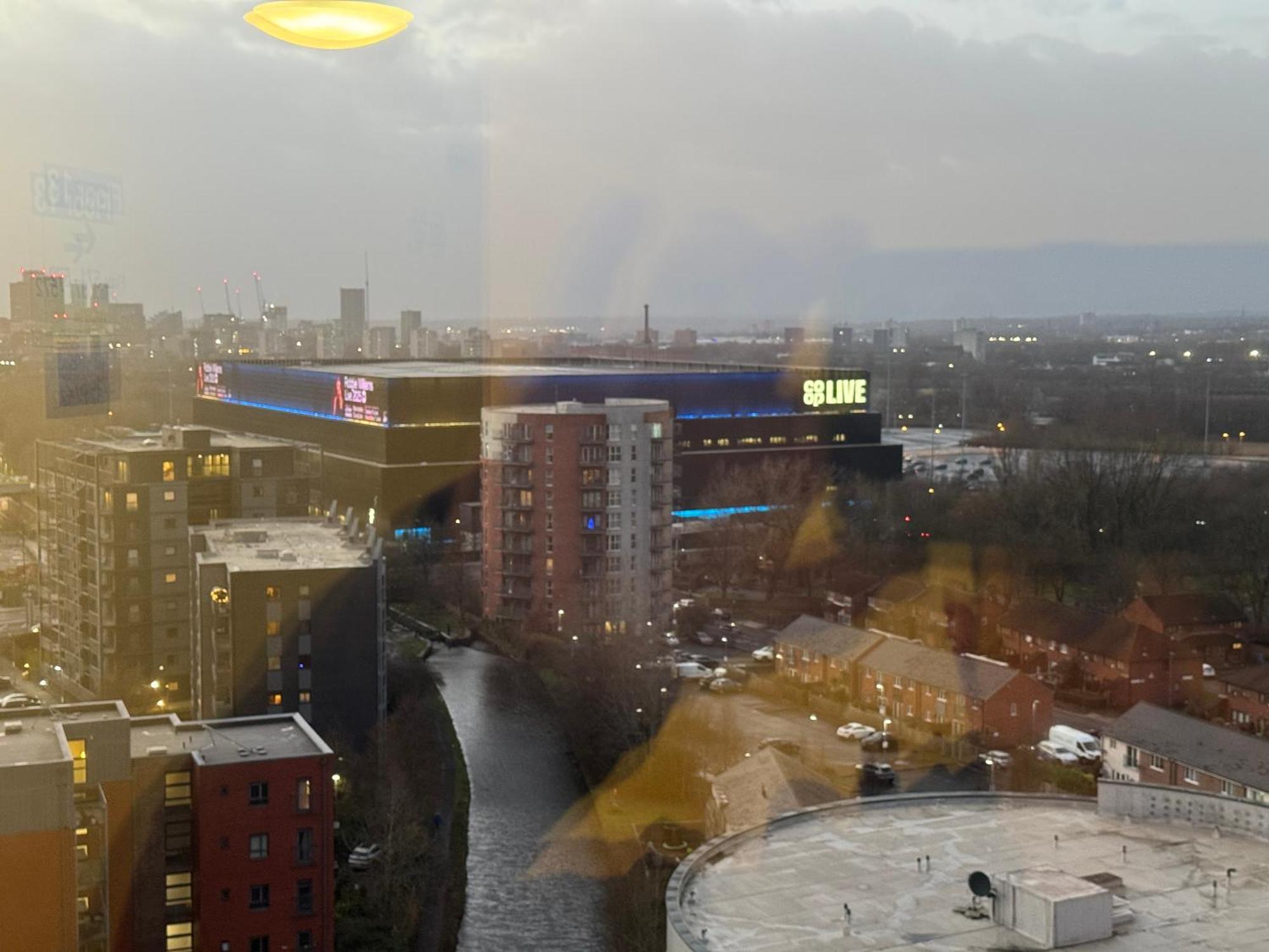 Apartment Walking Distance From Etihad And Coop Arena Parking Free