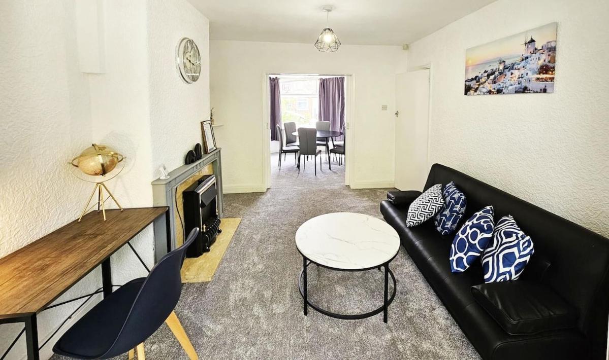 Audenshaw, * Manchester
