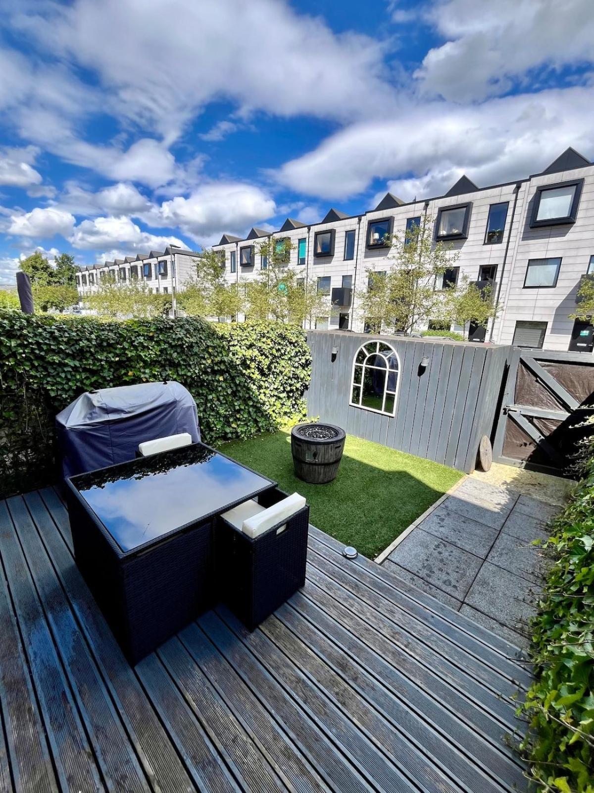 Townhouse, Free Parking, Close To Ao Arena