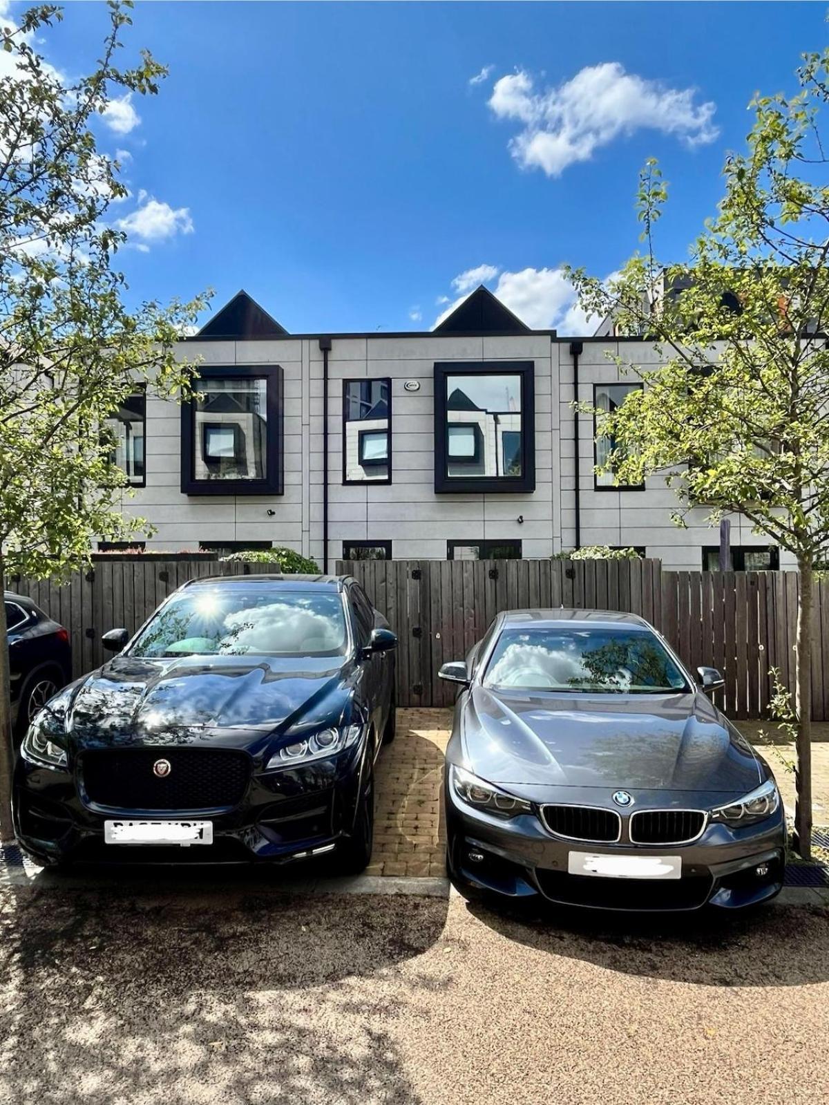 Townhouse, Free Parking, Close To Ao Arena Holiday home *