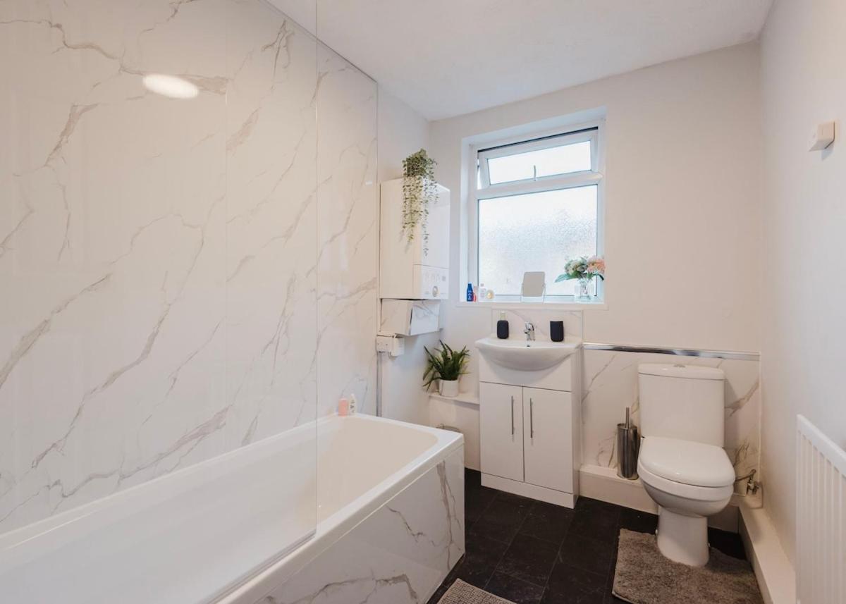 Free Parking, Late Check Out Coop Live Etihad Stadium 3-bed House Manchester