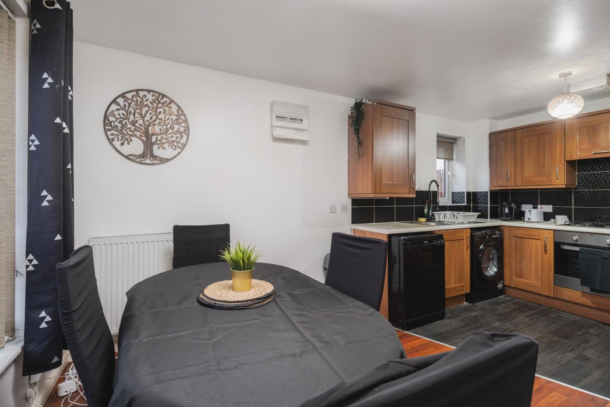 Coop Arena & Etihad - Free Parking - Pool Table Holiday home *