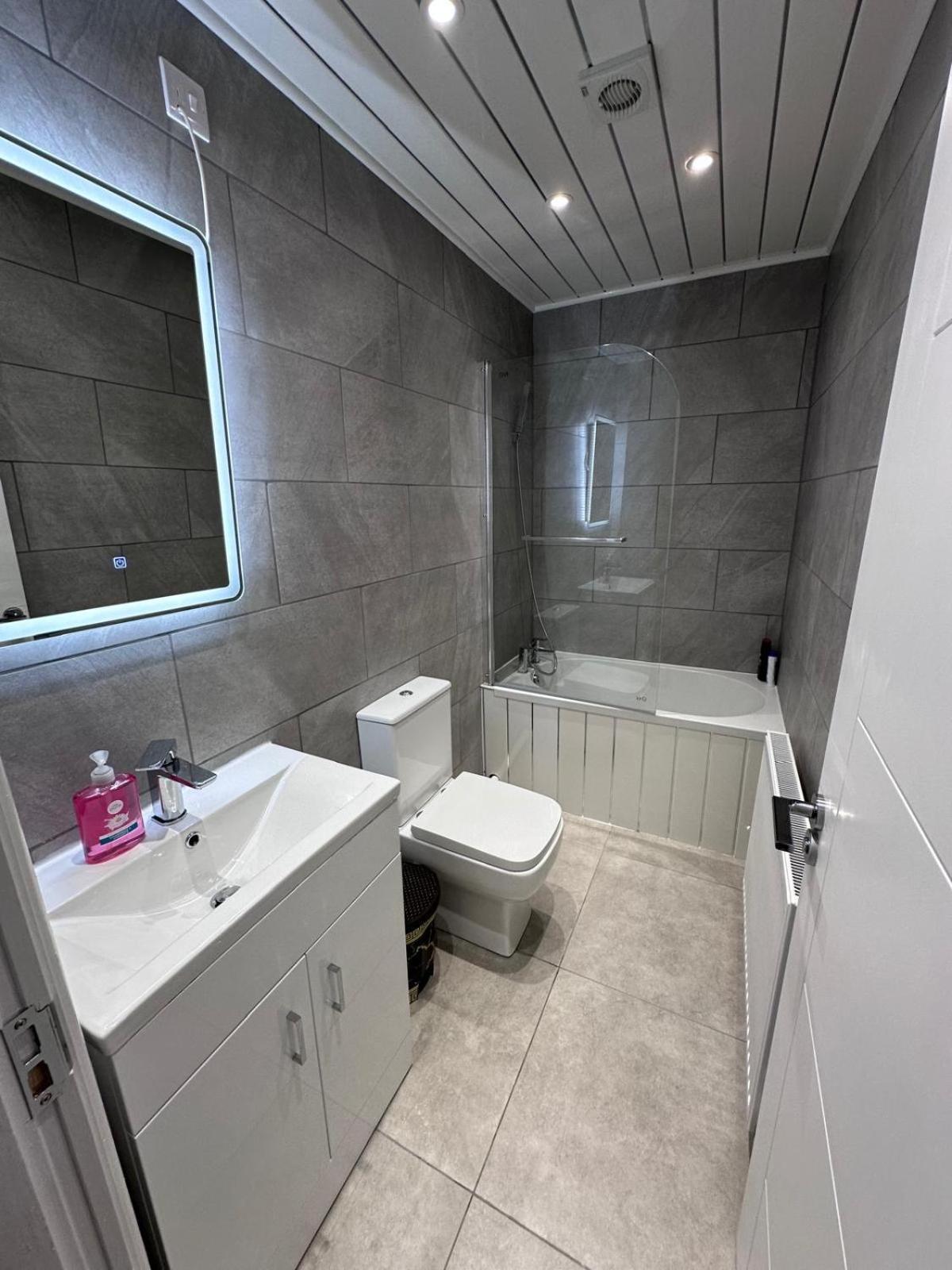 Modern Two-bedroom Appartement *