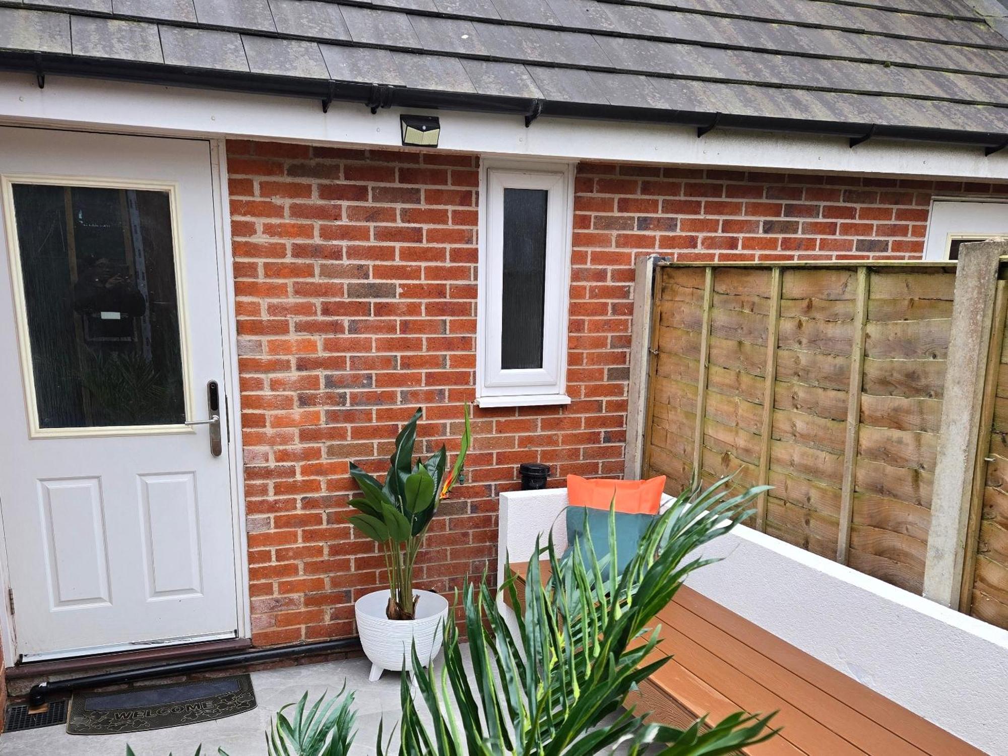 Cosy Self-contained In Salford Guest house