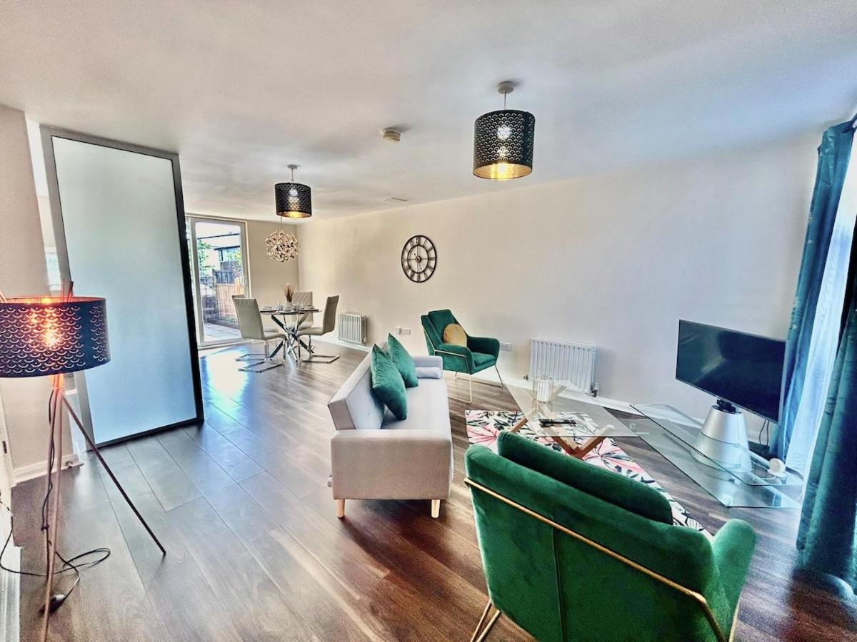 Apartment Cute 3 Bedroom House Near Etihad Stadium And Coop Arena With Parking *