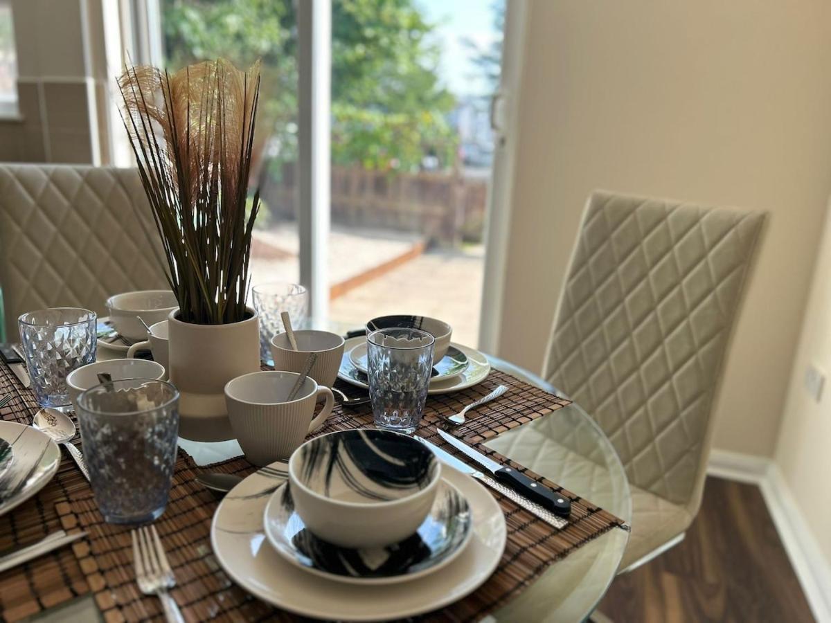Apartment Cute 3 Bedroom House Near Etihad Stadium And Coop Arena With Parking Manchester