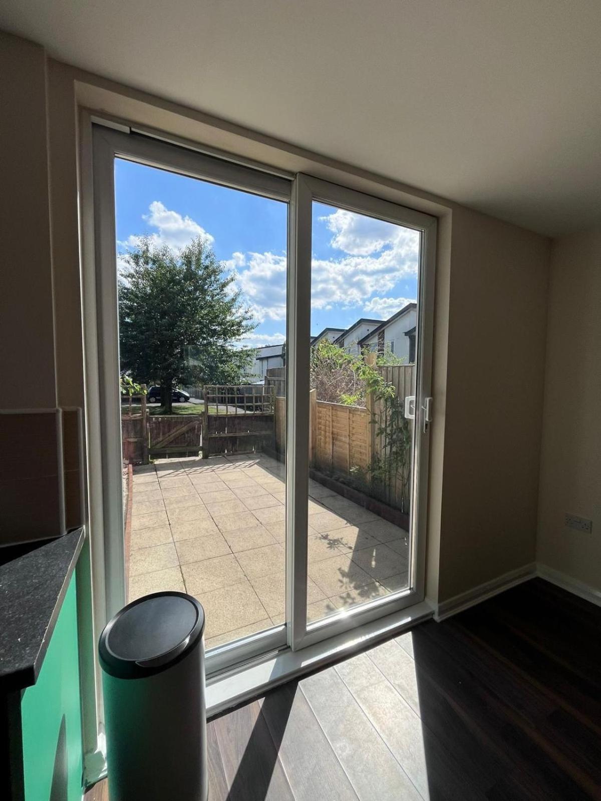 Apartment Cute 3 Bedroom House Near Etihad Stadium And Coop Arena With Parking Manchester