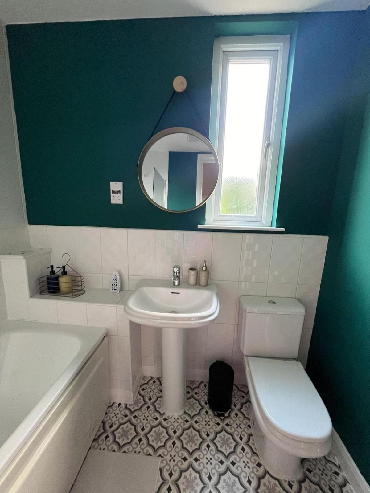 Cute 3 Bedroom House Near Etihad Stadium And Coop Arena With Parking Apartment Manchester