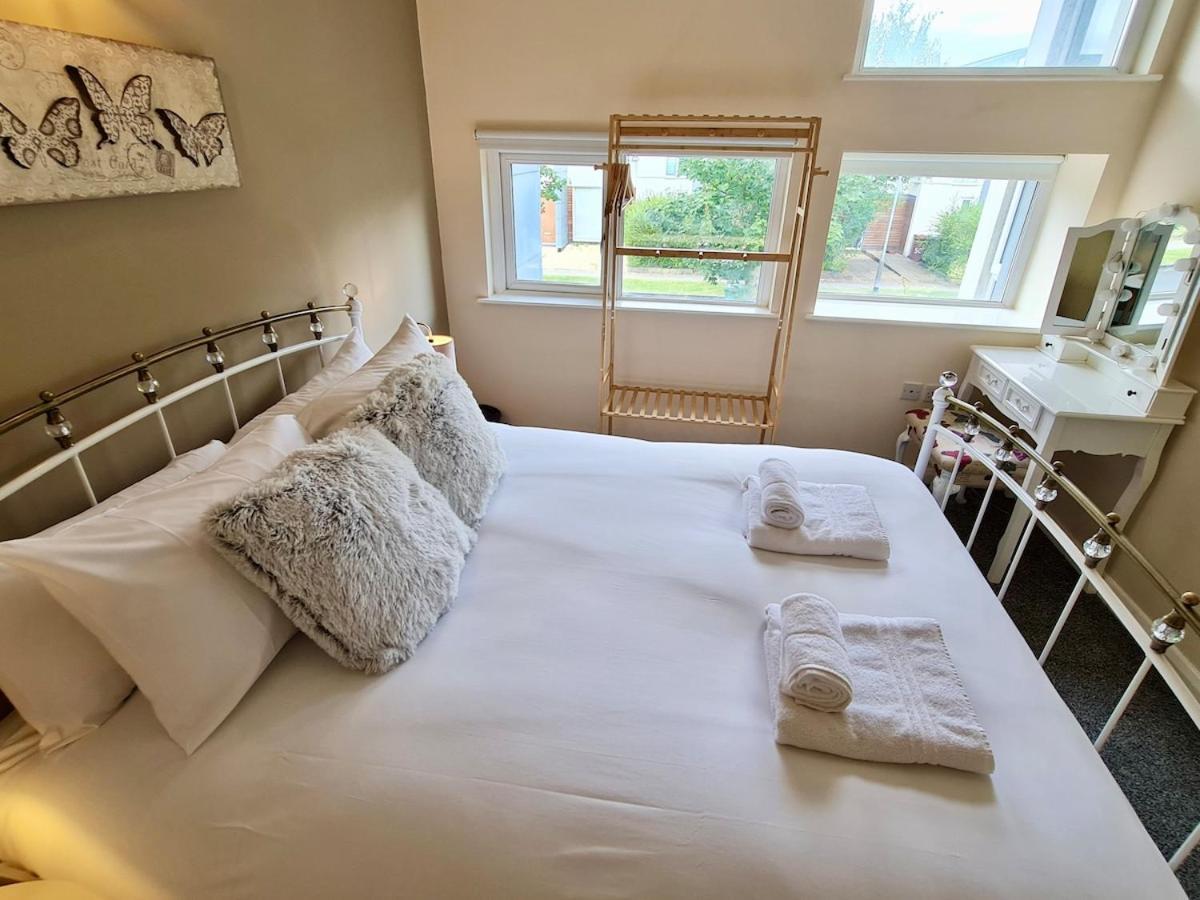 Cute 3 Bedroom House Near Etihad Stadium And Coop Arena With Parking * Manchester