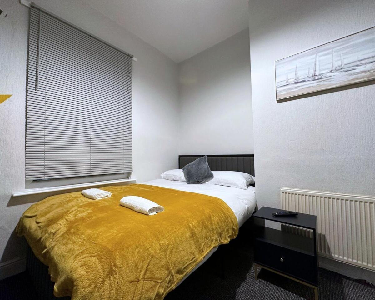 Holiday home Spacious Home-pooltable-freeparking-10guests