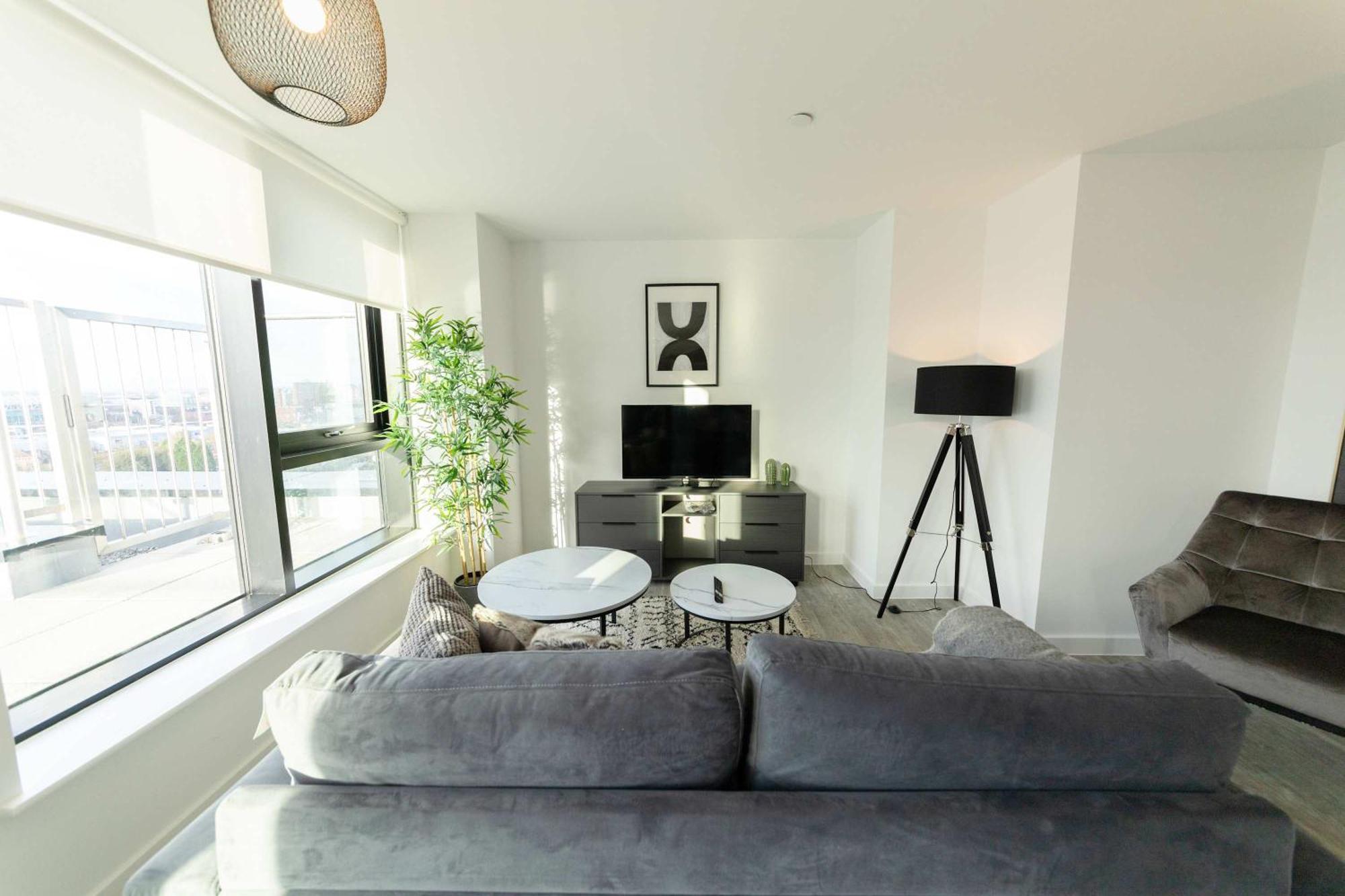 Stunning Old Trafford 2 Bed Penthouse W Terrace Apartment