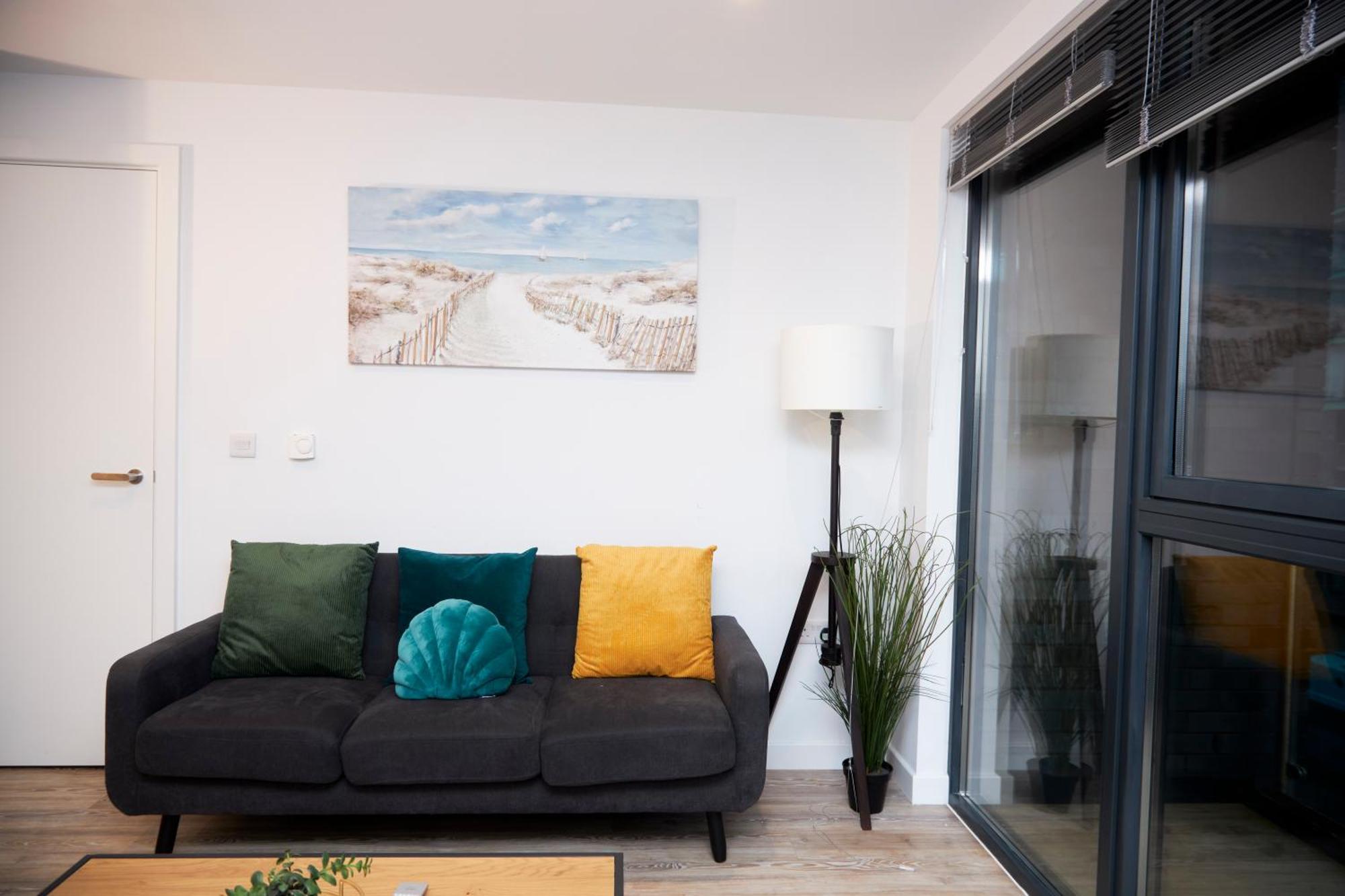 Apartment Luxury 2 Bedroom And Bathroom In With Balcony