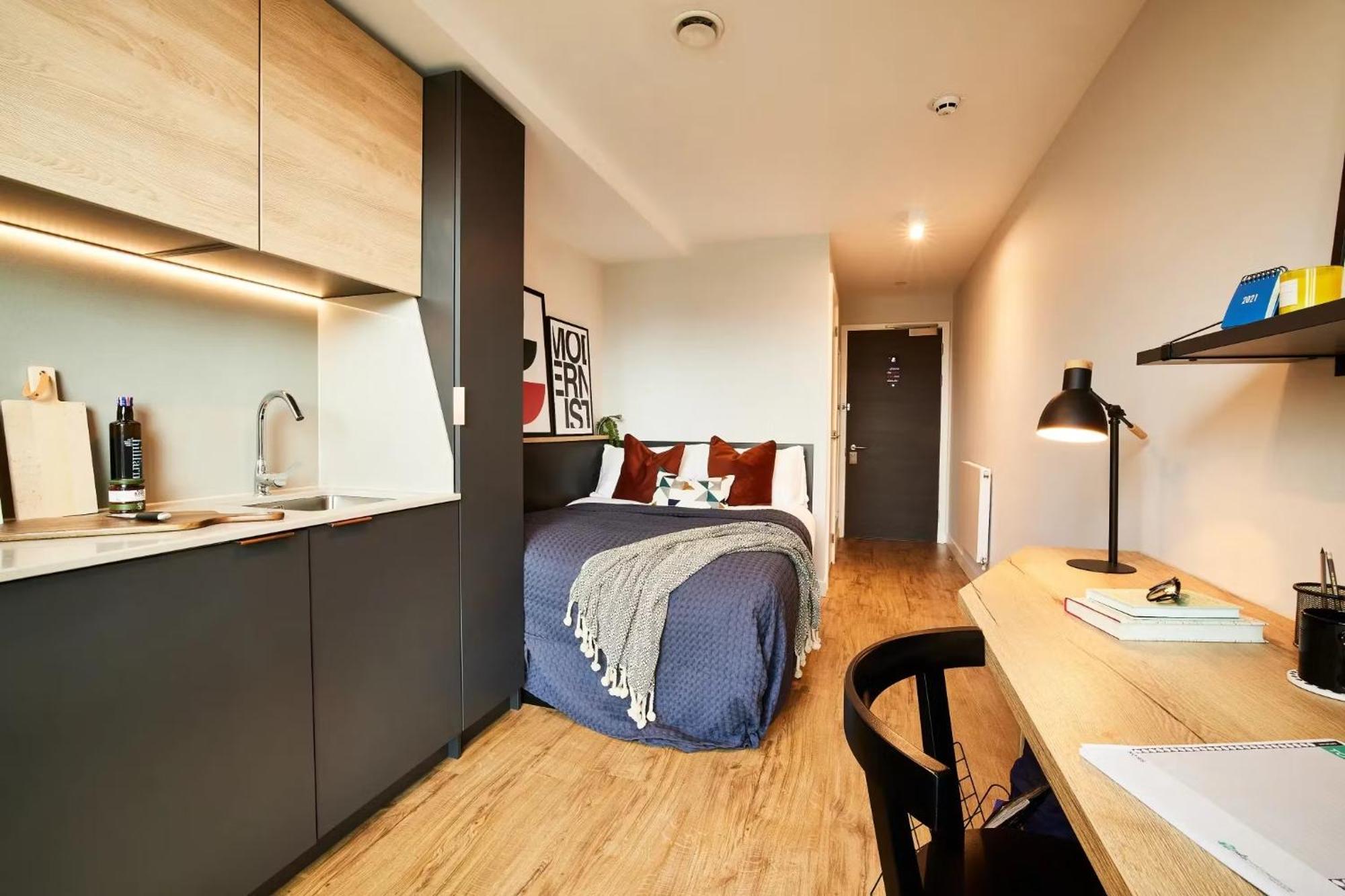 Apartment Student Only Luxury Studio, Circle Square Manchester,minimum 42 Nights