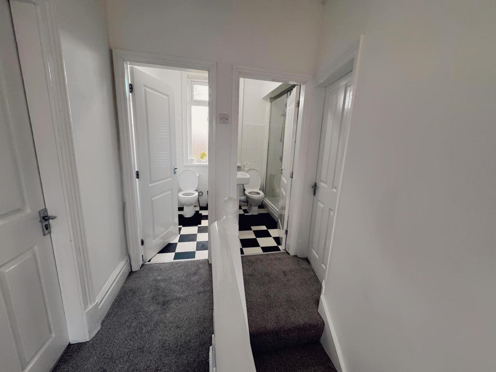 Double-bedroom In The Heart Of Salford Perfect For Short