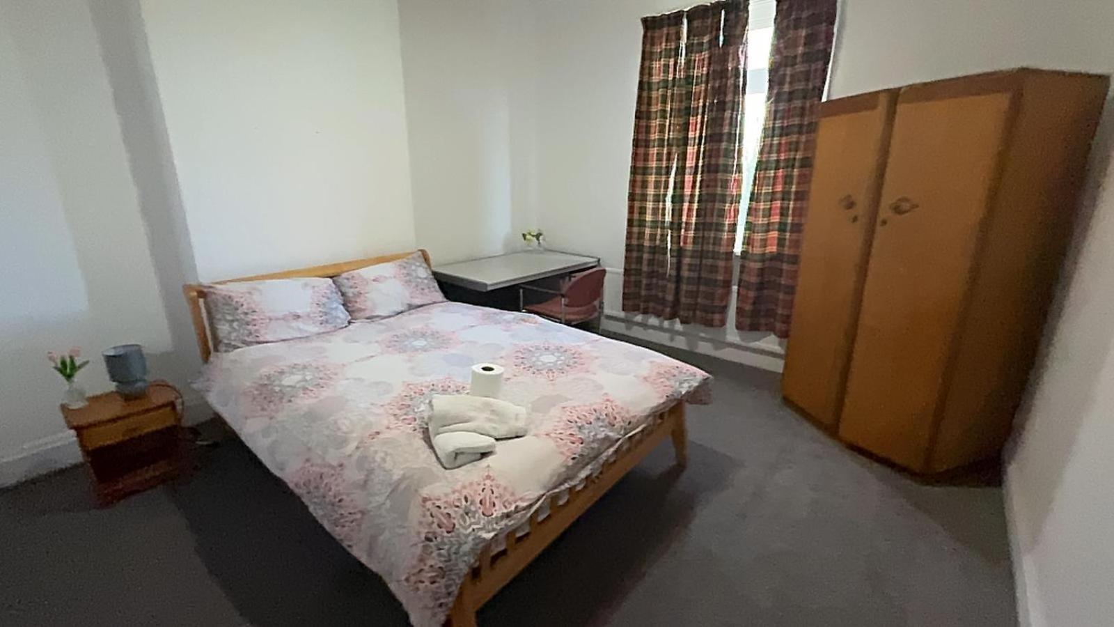 Guest house Double-bedroom In The Heart Of Salford Perfect For Short