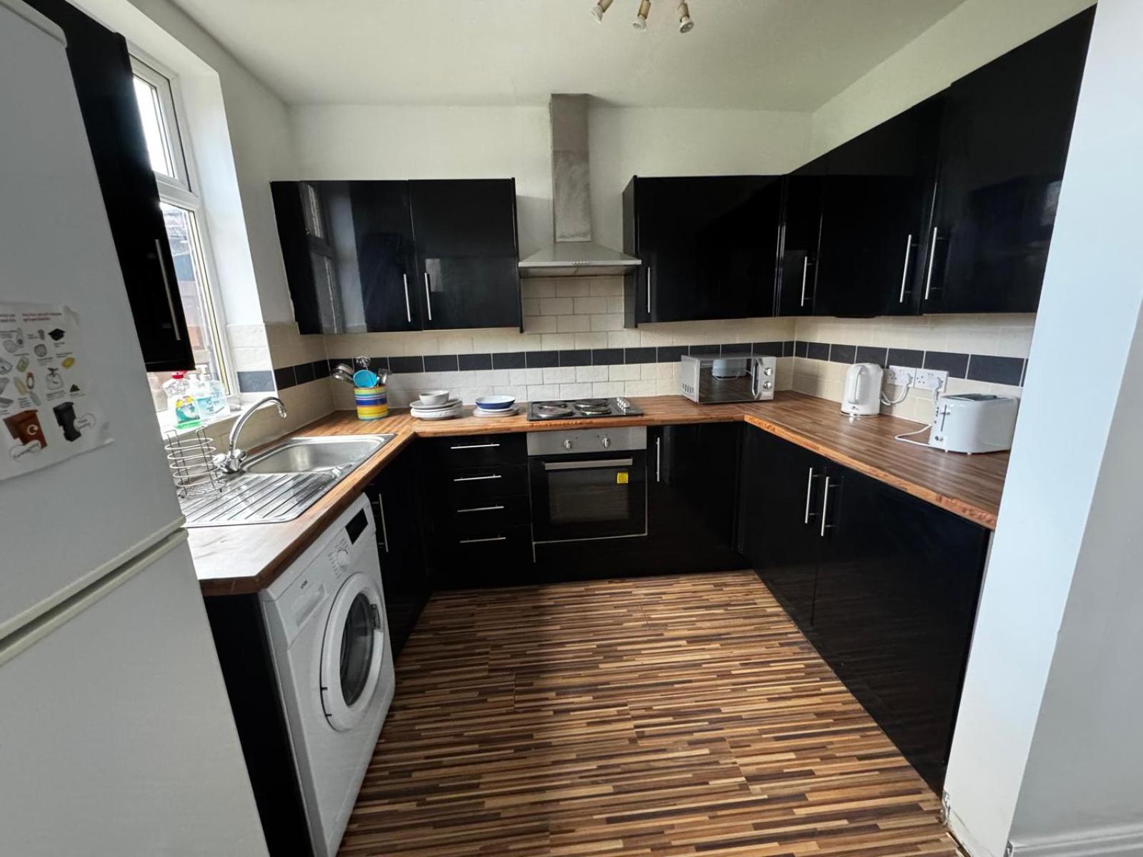 Double-bedroom In The Heart Of Salford Perfect For Short Guest house