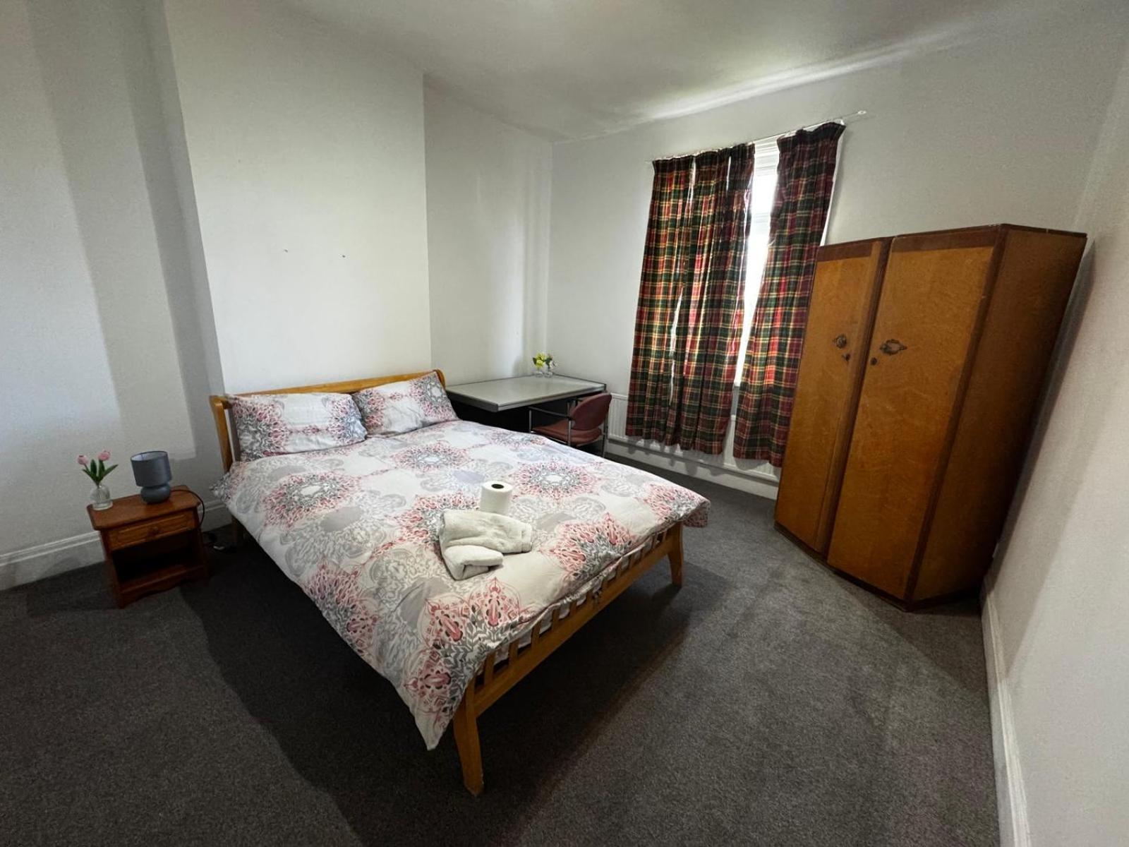 Guest house Double-bedroom In The Heart Of Salford Perfect For Short